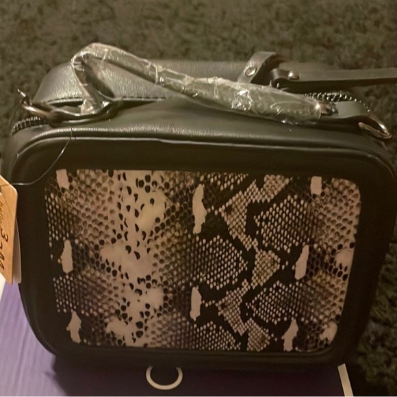 Handbags - Snakeskin purse